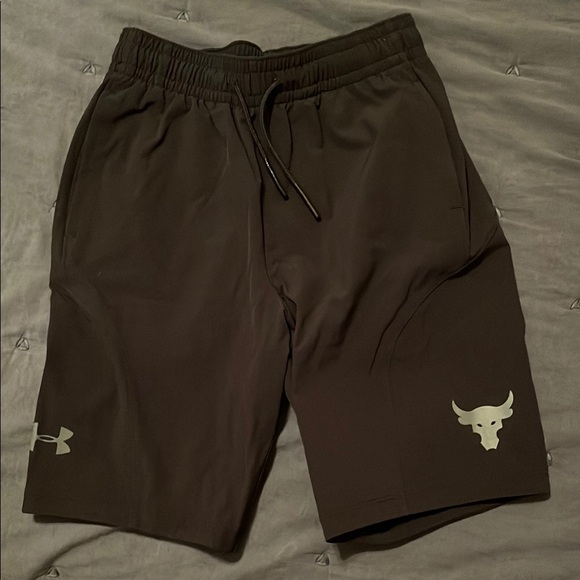 Under Armour Youth Medium Black Athletic Shorts - Picture 1 of 3